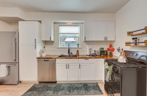 Youngstown Apartment | 3 Mi to Downtown Youngstown: Updated Apartment