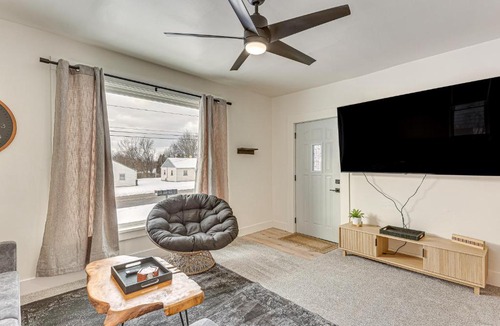 Youngstown Apartment | 3 Mi to Downtown Youngstown: Updated Apartment