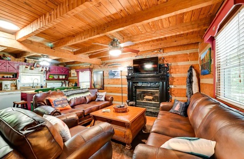 Mammoth Cave House | 3 Mi to Lake! Mammoth Cave Cabin w/Fire Pit