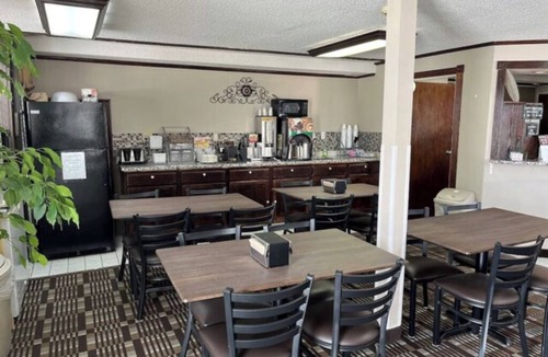 Lexington Hotel | 3 Peaceful Rooms w/Free Parking & Near Restaurants—Peaceful Weekend Stay
