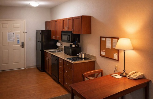 Hot Springs Hotel | 3 Relaxing Rooms with Full Kitchen – Perfect for a Weekend at Hot Springs