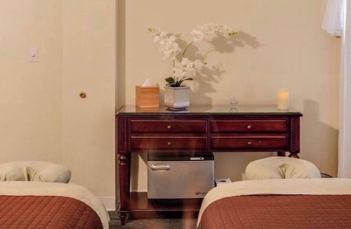 Southbury Hotel | 3 Rooms l Scenic Lakeside Getaway Near Southbury Nature Trails - 4 miles away