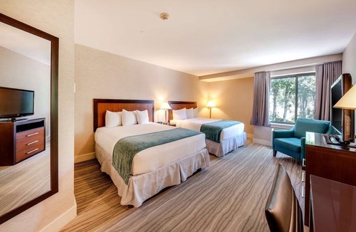 Southbury Hotel | 3 Rooms l Scenic Lakeside Getaway Near Southbury Nature Trails - 4 miles away