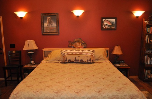 Gateway Cabin | 3 Rustic Elegant Suites - Fish, hike, site-see from your doorstep