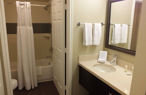 Las Colinas Hotel | 3 Spacious Suites w/Kitchen and FREE Breakfast! Minutes to Parmenter Gazebo!