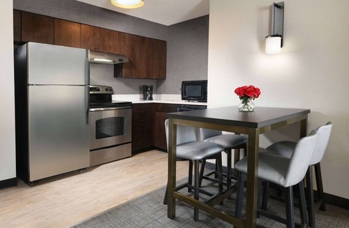 Richardson Hotel | 3 Spacious Suites with Fully-equipped Kitchens! Pool Access & Sports Court!