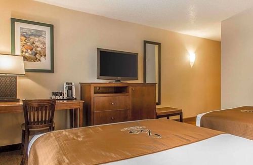 Lenox Dale Hotel | 3-Star Hotel ∙ The Black Swan Lee - Lenox, Ascend Hotel Collection
