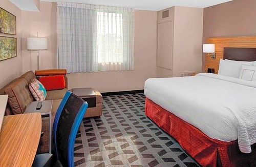 Parkersburg Hotel | 3-Star Hotel ∙ TownePlace Suites by Marriott Parkersburg