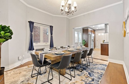 Shadyside House | 3 Story home w/10 beds & Free off-street parking