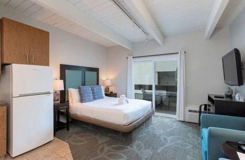 San Clemente Hotel | 3 Studios Units | Kitchen | Pool | Balcony | San Clemente Beach Access
