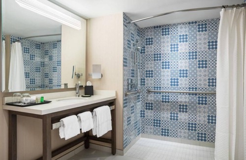 Downtown Cleveland Hotel | 3 Stylish Rooms w/City Views in DT Cleveland - Near RnR HoF