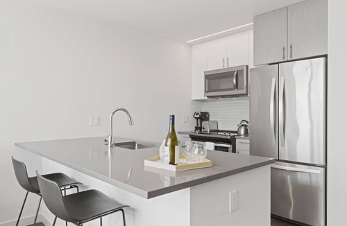 Bluemont Hotel | 3 Units | Family Getaway Near Famous Landmarks & Attractions | Rooftop Views