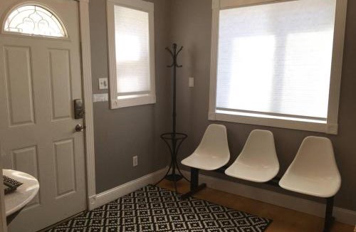 West Street - River Street House | ~*30min to Downtown*~ THE COSMOPOLITAN