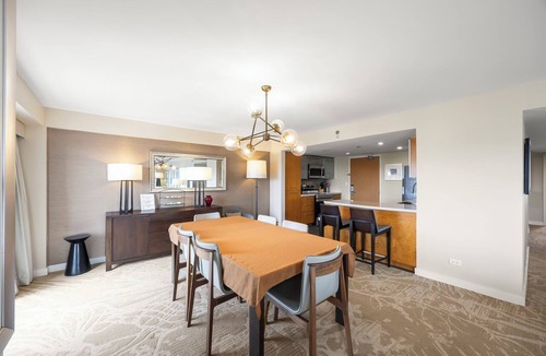 Ala Moana Condo | 34th Floor Ala Moana Large Regal Suite - 2Br/3Ba, Book Now at Special Rate!