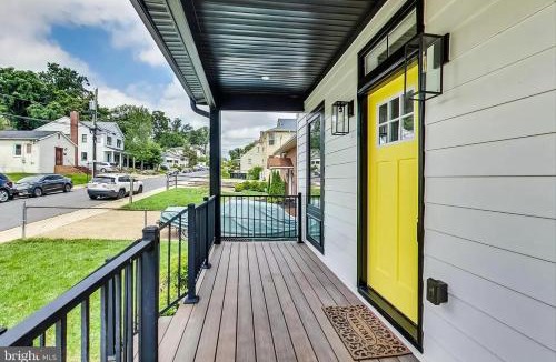 Nauck House | 35 Owners Penthouse - 1 King Bed, Private Bathroom - Nonsmoking