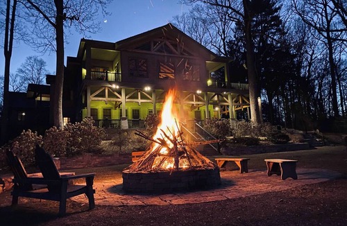 Salem House | 36 Acre Lakeside Estate - Experience The Gated Private Estate w/Guest Cabins.