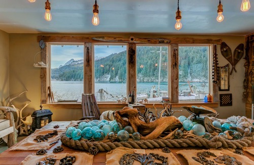 Seldovia Village House | 360 degree ocean views, 2 Sandy Beaches, Whalebone Arch, Kayaks Glacier & more