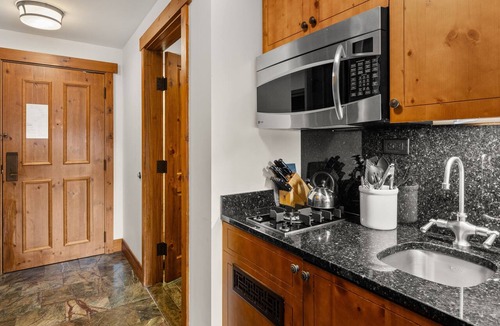 Stowe Area Cabin | #378 | Remodeled Studio | Vermonter | 3rd Floor Mt Mansfield Views