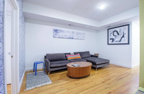 Roxbury Apartment | 3BD 1.5BTH Bright and Spacious Apt