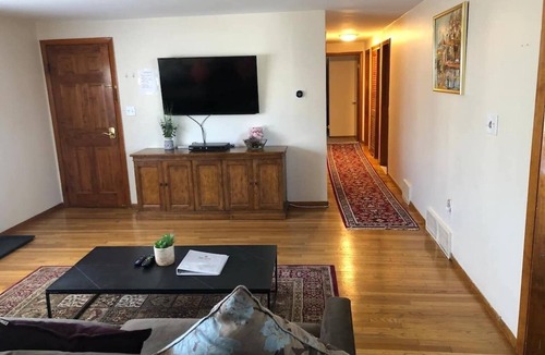 Waltham Apartment | 3bd/1ba apartment with parking 6472
