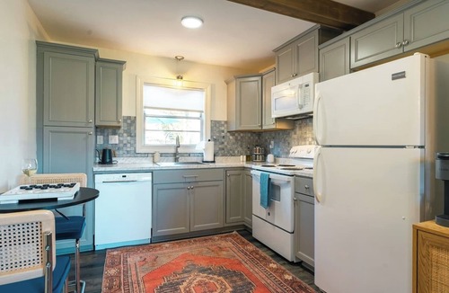 Prairie Village House | 3BR 30-Day Stay Family + Pet Friendly Near Park + Hospitals