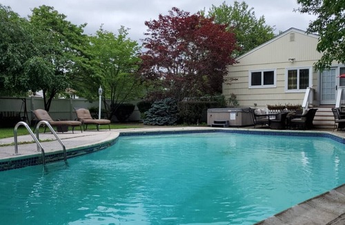Newton House | 3BR, 4Bath Dream Home: sauna, hot tub, pool. Explore Boston in Style! (STR-26-3)
