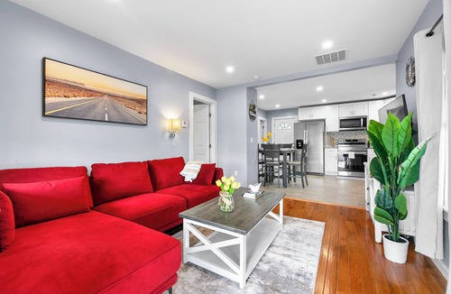 Bristol Apartment | 3BR- Sleeps 6- Forestville Bristol- Parking