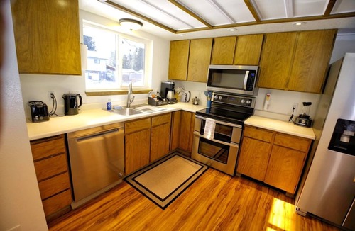 Back Loop House | 3BR Valley Home w/King beds & Free Tram Tickets!