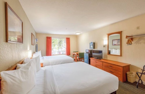 San Clemente Hotel | 4 Accommodations | Near from Pier, Lake, & Beach | 2 Queen Beds | Free Parking