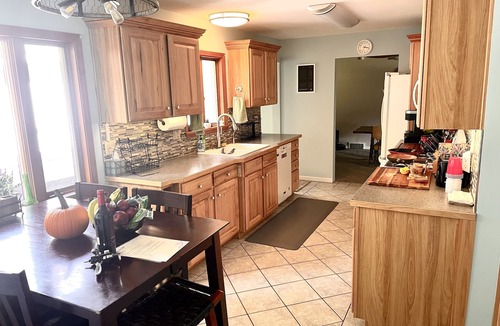 Fairlawn Heights House | 4 Bed/3 Bath with Hot Tub & Courtyard