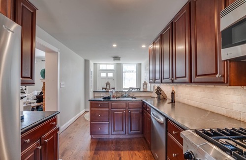 Downtown House | 4 Bedroom, 3 Bath Big Downtown Frederick home, w/Private Patio & fire table
