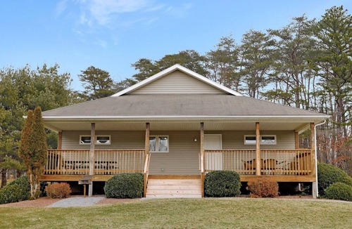 The Woods Cottage | 4 Bedroom/4Bath Cottage