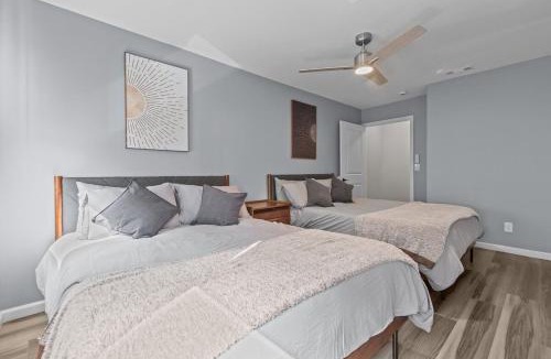 East Allegheny House | 4 Bedroom 5 Bathroom House Pittsburgh Sleeps 12 Pet Friendly Near Stadium