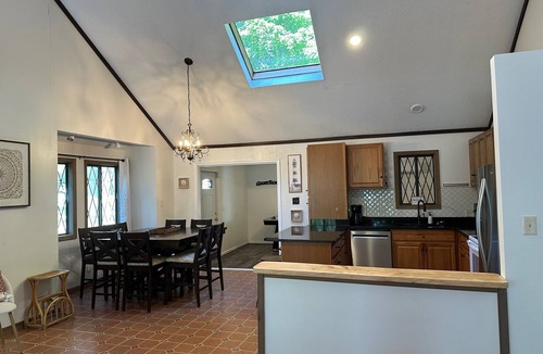 Ocean Pines Ski Chalet | 4-bedroom chalet in lovely Ocean Pines with WiFi, AC