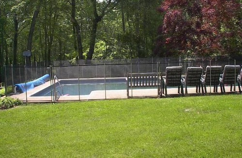 Madison House | 4 Bedroom Colonial w/In Ground pool South Madison CT: 74 Hull Rd
