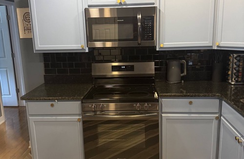 Bowling Green House | 4-bedroom house, WiFi, AC in Bowling Green located less than 1/2 mile from WKU