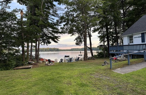 South Casco House | 4 Bedroom Lake House with Sandy Entrance & Boat Dock