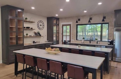 Kingston House | 4-bedroom vacation home just 5 minutes from Lake Texoma