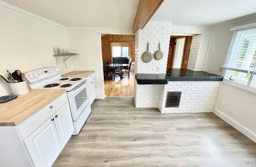 Bernard House | 4 BR Big Waterfront Home w/Beach! [Coastal Haven]
