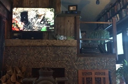 Roxbury House | 4 Br Eclectic Ski House W/Hot Tub Only Minutes to Sugarbush and More!