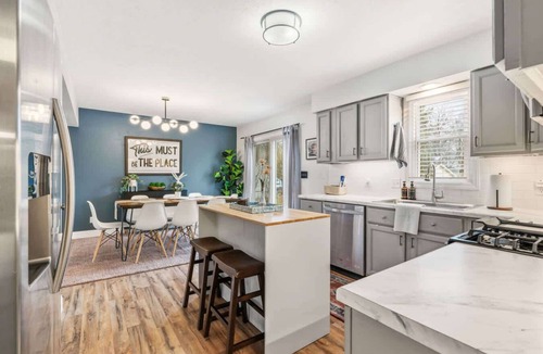 Northfield House | 4 BR - Hot Tub-Game Room-Near MGM-Sleeps 8