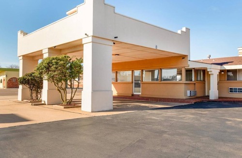Elk City House | 4 Budget-Friendly Units! FREE Parking, Minutes to National Route 66 Museum