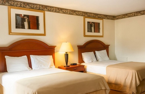Campbelltown Hotel | 4 Comfortable Units Close to Hershey Theatre, FREE Parking, FREE Breakfast!