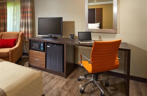 Anaheim Resort Hotel | 4 Comfortable Units – Pool Access & Minutes to Disneyland & Attractions!