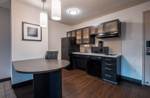 Fossil Creek Hotel | 4 Contemporary Suites | Work-Friendly Area | Complimentary Coffee