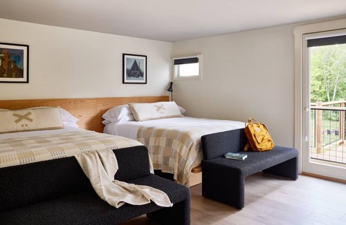 Stowe Area Hotel | 4 Deluxe Double Queens | Tälta Lodge, a Bluebird by Lark | with Indoor Pool