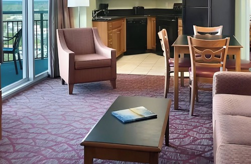 Downtown Myrtle Beach Hotel | 4 F Units with Lazy River | Oceanview Pool Escape | 1.8 mi to Convention Center