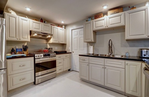 Gateway House | 4 Master Suites in the Heart of Alaska.Abby's Place.
