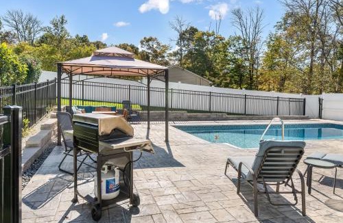 Oxford House | 4 Mi to Lake! Spacious Oxford Home w/Pool