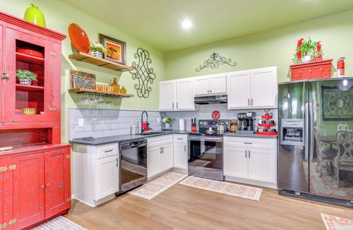 Guthrie House | 4 Mi to Lazy E Arena: Horse Lover's Haven w/Grill